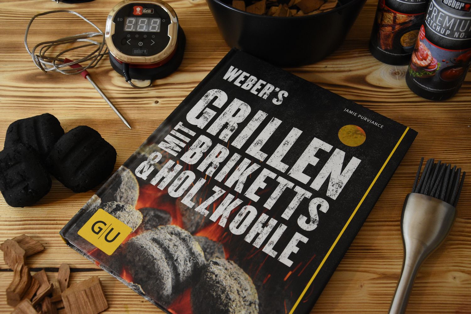 Weber\'s Grillen mit Briketts & Holzkohle - Weber Grill Junkie